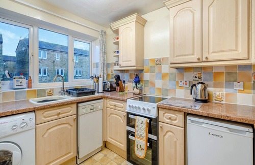 Hawes Cottage | Ideal for couples or a small group of friends.