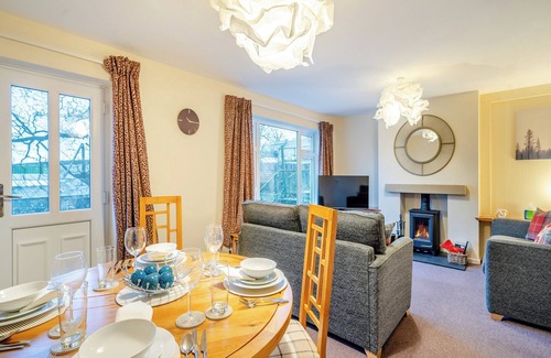 Hawes Cottage | Ideal for couples or a small group of friends.