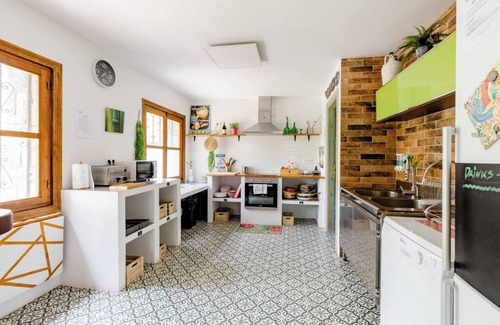 Oros Bajo Cottage | Ideal house for families 13 pax Large garden, barbecue, parking and children's area!