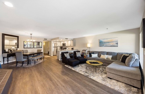 Chelan House | Ideal lakefront condo w/shared pool/hot tub, shared dock, & high-speed WiFi