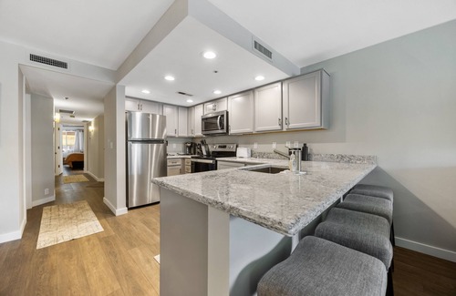 Chelan House | Ideal lakefront condo w/shared pool/hot tub, shared dock, & high-speed WiFi