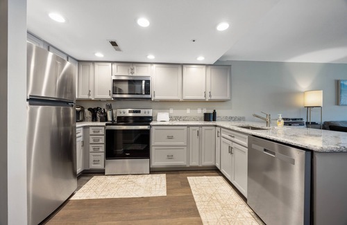 Chelan House | Ideal lakefront condo w/shared pool/hot tub, shared dock, & high-speed WiFi