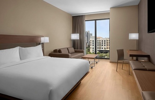 Clearwater Beach Hotel | Ideal Location for Your Getaway! 2 Spacious Rooms with King Bed, Rooftop Pool