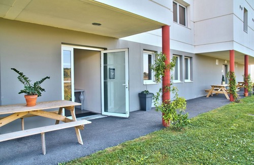 Mouguerre House | Ideal Mix of Comfort and Value! 2 Comfortable Units, Pets Allowed, Free Parking!