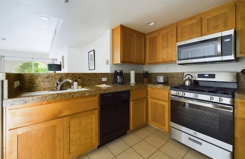 Willow Glen House | Ideal San Jose 3BR w/Pool & A/C, nr Trails & Light Rail, by Blueground