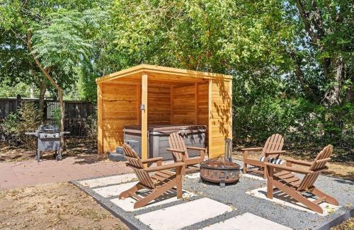 Fredericksburg House | Idle Wild Cottage - Hot Tub & Fire Pit