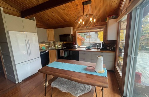 East Kootenay Cabin | Idyllic Mountain Ski Cabin