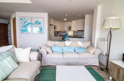 Pineda de Mar Apartment | Idyllic, unique flat with spectacular sea views. Garage and Wi-fi.