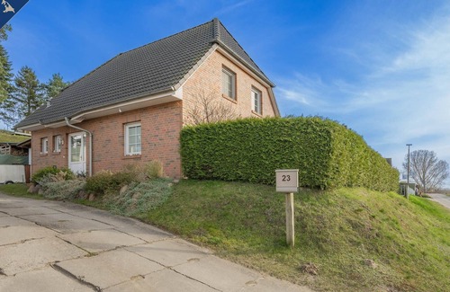 Neu Sallenthin House | Idyllic vacation home with garden, lake proximity and plenty of space for families
