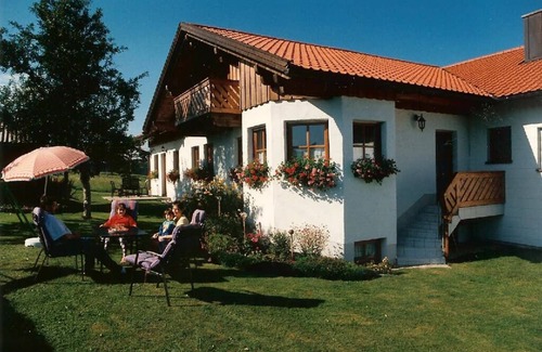 Wegscheid Apartment | Idyllisch gelegene, helle und moderne 75 qm Erdgeschoss Wohnung