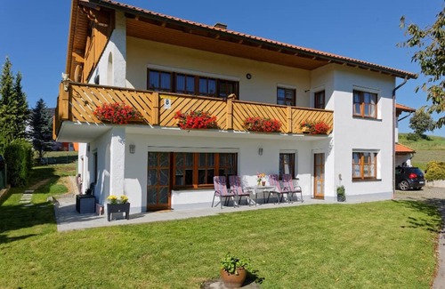 Wegscheid Apartment | Idyllisch gelegene, helle und moderne 75 qm Erdgeschoss Wohnung