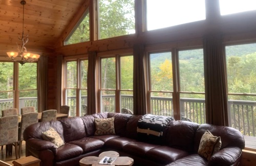 Highlands Ski Chalet | If you're looking for breathtaking mountain views, this place is for you!