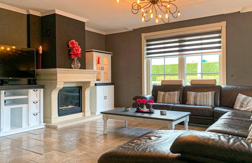 Zeewolde House | If you value luxury, this vacation home with pool is the place for you!