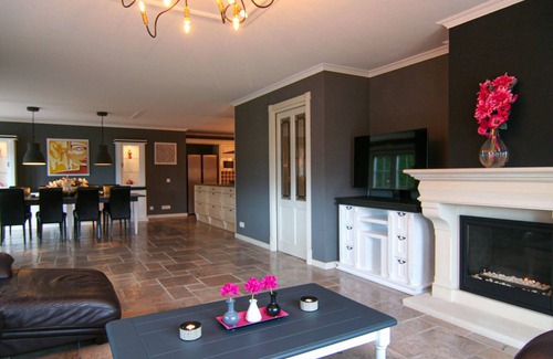 Zeewolde House | If you value luxury, this vacation home with pool is the place for you!