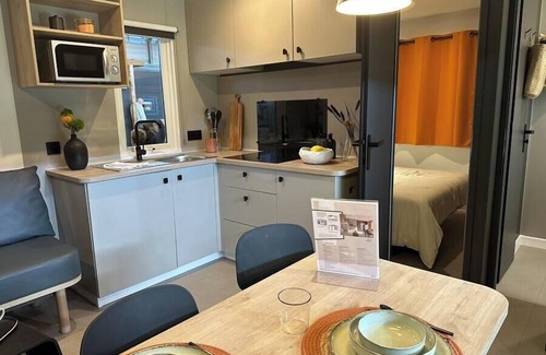 Houthem Cabin | If you want to stay on a campsite while enjoying all the comfort of a home, why not rent one of our luxury lodges in the unspoilt landscape of the Dutch province of Limburg. You can find these lodges with private parking on the map on pitches 134, 13