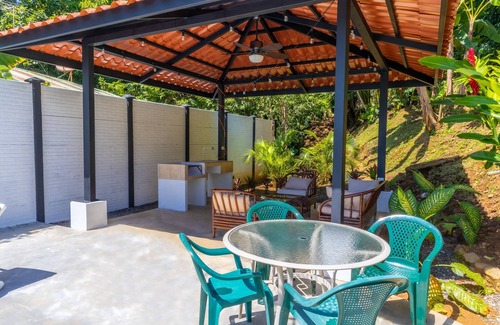 Esterillos Apartment | Iguana apartmento 3— 5 min walk to the beach!