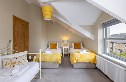 Ilkley House | Ilkley House ** Sleeps 10 ** with Parking