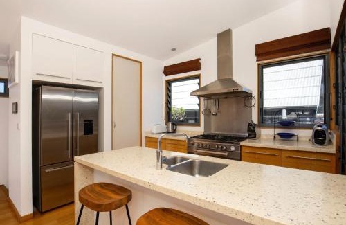 Culburra Beach House | Illaroo Absolute Beachfront with Spa