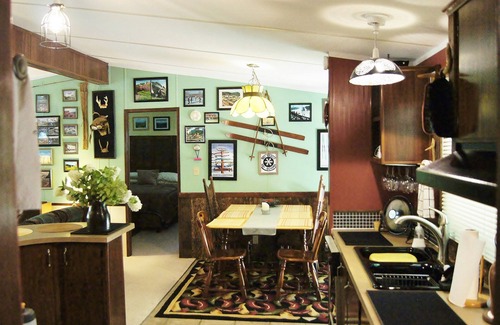 Boone Cottage | Imaginary Guests Stay FREE!~Fun Mountainside Cabin~Minutes to Town/App State