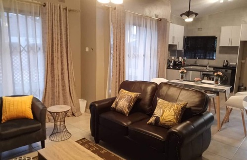 Bulawayo Apartment | Immaculate 3 Bedroomed Guesthouse in Ilanda - 2041
