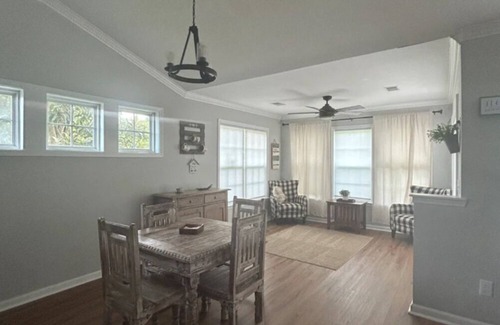 Summerville House | Immaculate Farmhouse Style Southern Rental