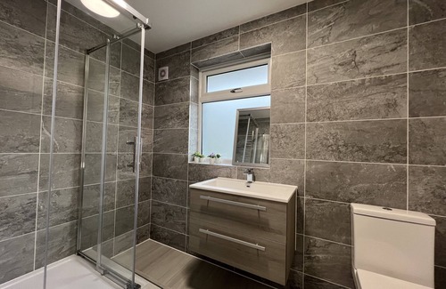 Bramcote House | Immaculate Newly Refurbished 4 bedroom house