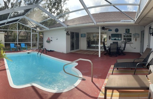 South Venice House | IMMACULATE PRIVATE POOL HOME MINUTES TO BEACHES, DOWNTOWN.