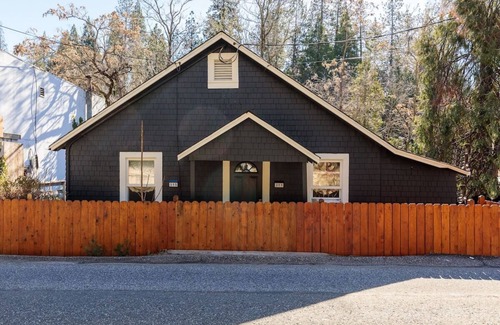 Grass Valley Apartment | Immerse Yourself in Comfort: Newly Remodeled & Pet-Friendly Suite with Hot Tub