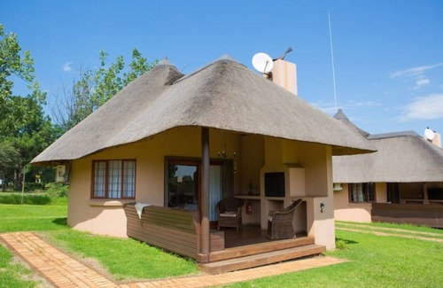 Krugersdorp Ski Chalet | Impangele Lodge Chalet 04 - Studio