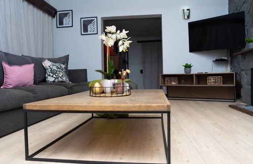 Greater Johannesburg Metropolitan Area House | Impeccable 3-Bed House in Joburg, 6km nr Sandton