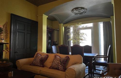 Tavistock Apartment | Impressive 3 bedroom town centre apartment Tavistock, DEVON