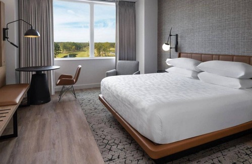 Flowood House | Impressive Cozy Room for Work and Pleasure