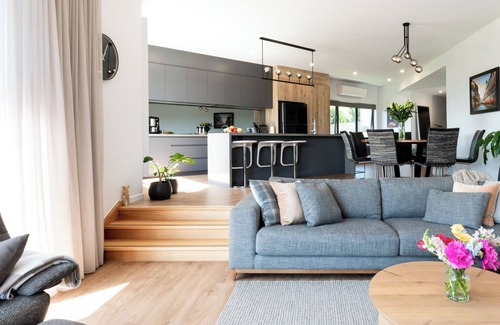 Newstead House | Impressively Spacious, Modern & Convenient