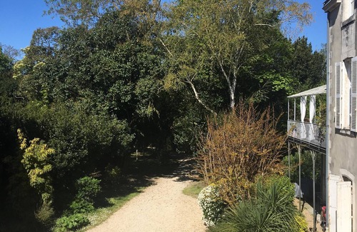 La Rochelle City Centre Apartment | In a private mansion, between the beach, parks, and the city centre