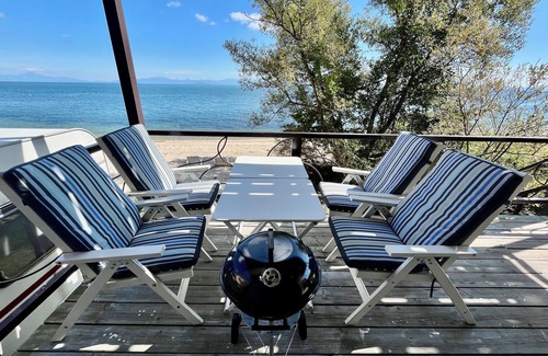 Minami-komatsu Cottage | In front of Lake Biwa! A private lakefront experience