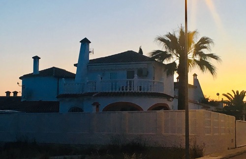 Oliva Ski Chalet | In front of the sea. Rosales (NR). Luxury Villa with aa, wifi and swimming pool