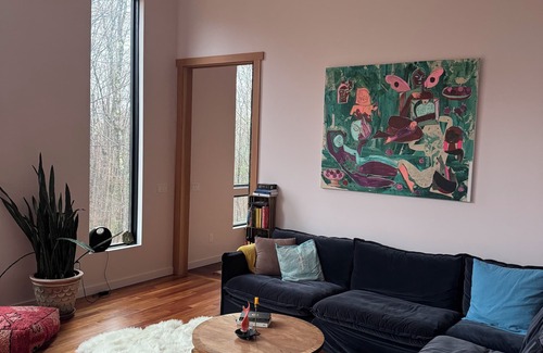 Becket House | In the forest, 1-bedroom home, floor to ceiling windows in peaceful Becket