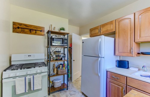 Upper Telegraph House | In the Heart of Berkeley, CA! Charming 2BR Home