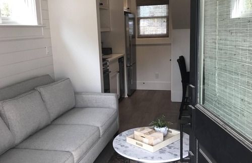 Carlton House | In the Heart of Downtown Carlton - Luxury Cottage for Two π·