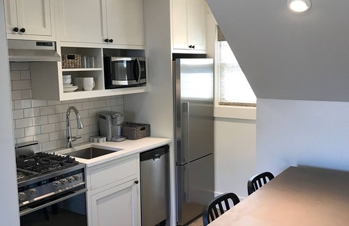 Carlton House | In the Heart of Downtown Carlton - Luxury Cottage for Two π·