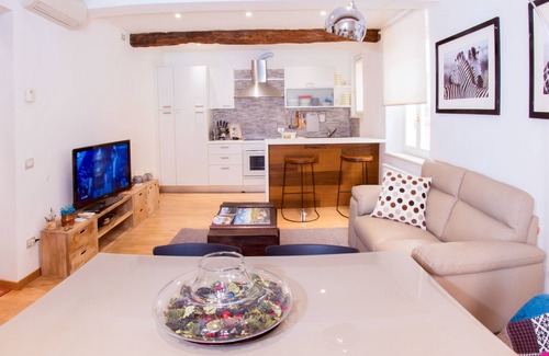 Castelvetro di Modena Apartment | In the historic center of Castelvetro Bed & Brekfast the glass castle
