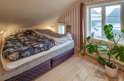 Skaerhamn House | In the picturesque coastal village of Skärhmn, one of the oldest houses in the village welcomes you