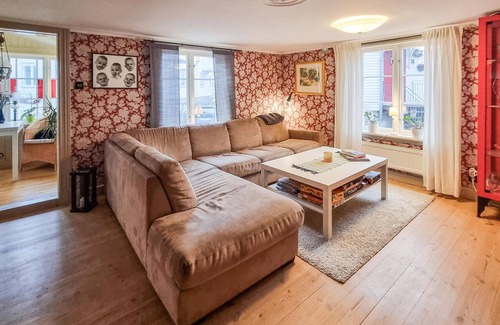 Skaerhamn House | In the picturesque coastal village of Skärhmn, one of the oldest houses in the village welcomes you