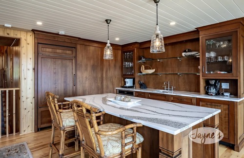 Muskoka Lakes Cottage | Incredible 9 bdrm, 9 bath, Tennis Court! Nanny Suite! Gym! Lake Muskoka!