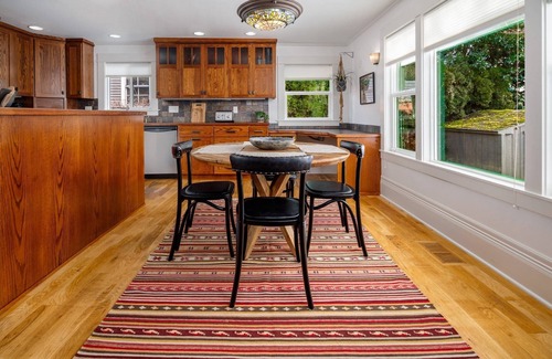 McMinnville House | Incredible Retreat in the Heart of McMinnville, Huge Kitchen, Deck, BBQ, Walk to Wine, Food, & More