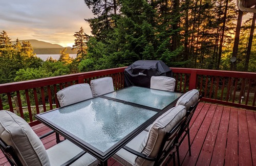 Eastsound Villa | Incredible Views | 3bd Villa/Ping pong, Garden, 1 mile from Beach!