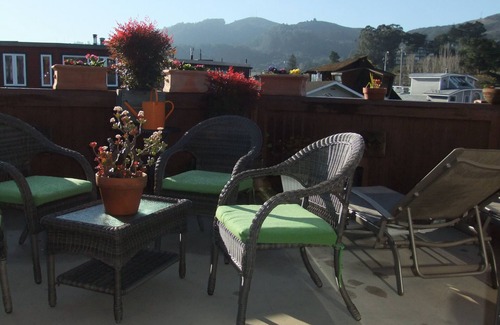 Sausalito Boat Rental | Incredible Views. Beautiful Houseboat in Sausalito.