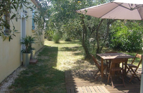 Argilliers Apartment | Independent apartment in a villa Uzès Pont du Gard
