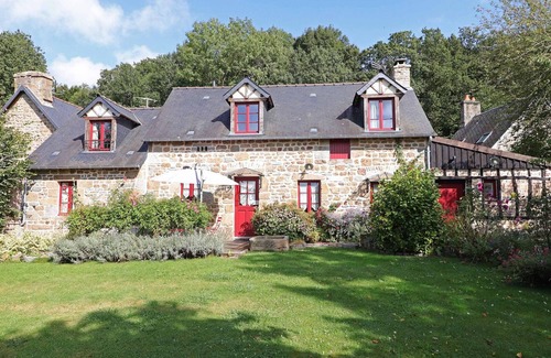 Breel Cottage | Independent house in Swiss Normandy with garden and authentic charm