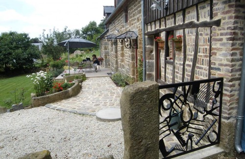 Breel Cottage | Independent house in Swiss Normandy with garden and authentic charm